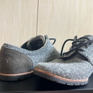 Size 7.5 wool rich shoes